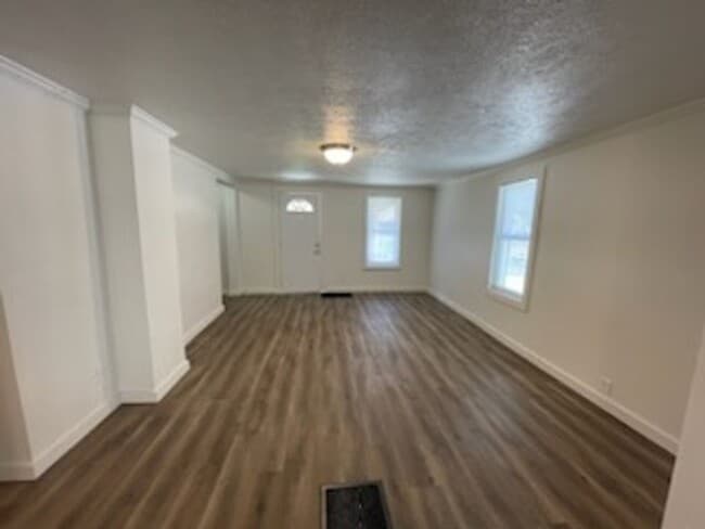 Building Photo - Nice Totally Remodeled 3 Bedroom /1 Bath Home in Downtown Goshen