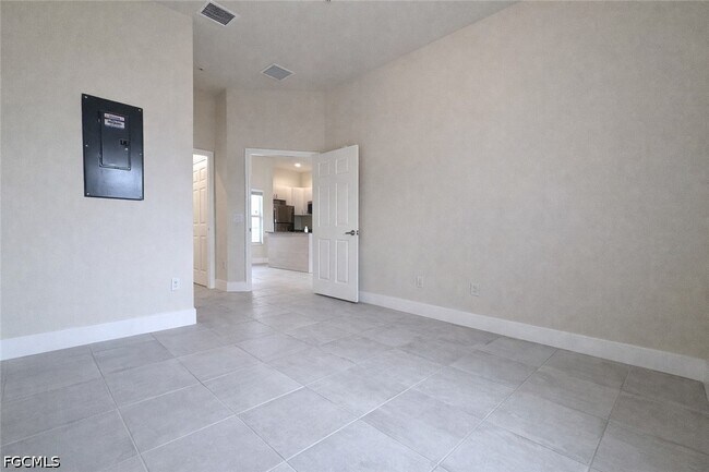 Building Photo - 3325 SW 8th Pl