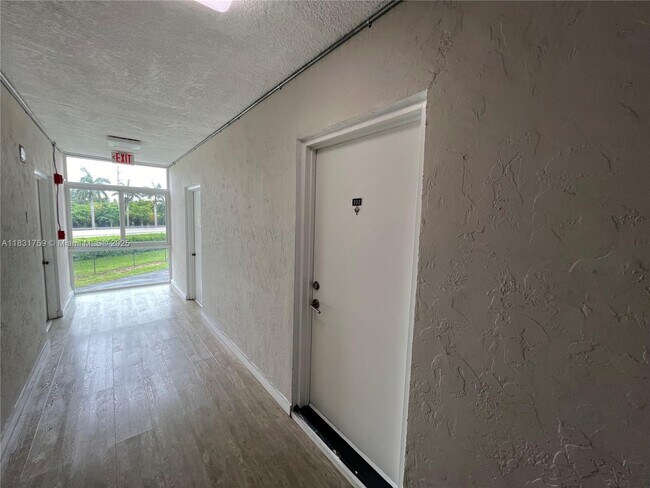 Building Photo - 8000 SW 81st Dr