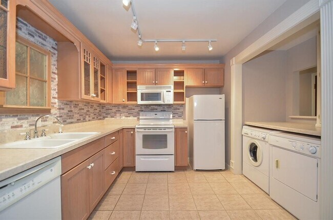 Building Photo - 11711 Memorial Dr