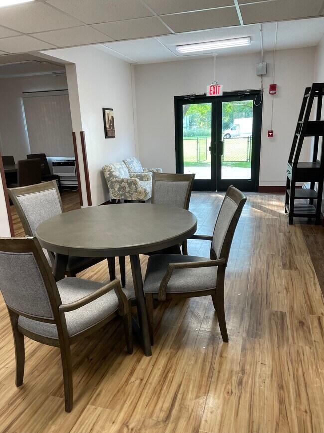 Building Photo - Niagara Towers