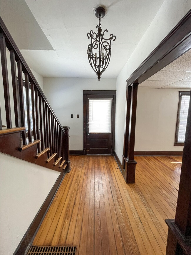 Building Photo - 21 Anderson Ave