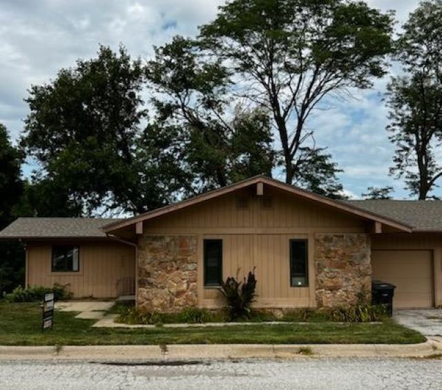 Building Photo - 9260 Erskine Plaza