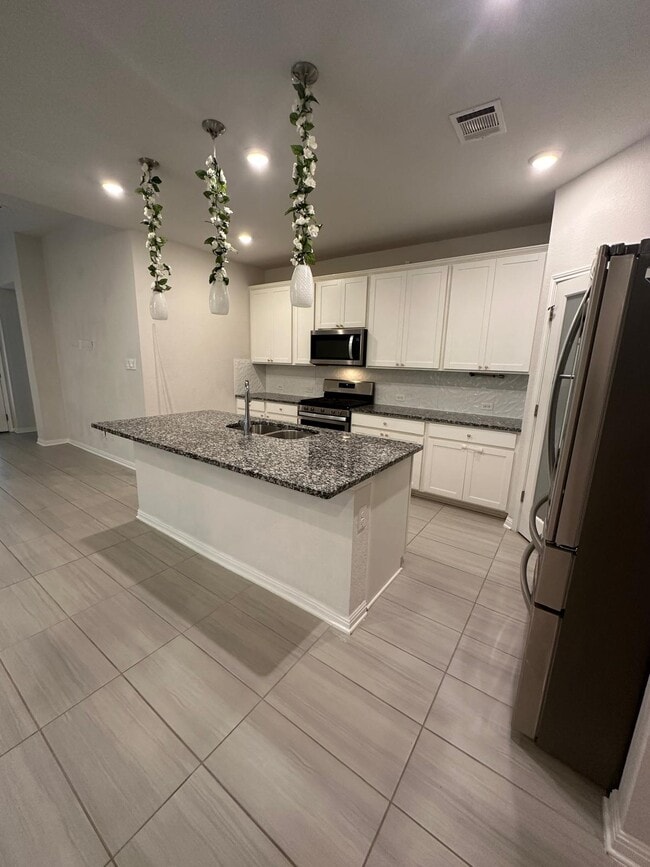 Building Photo - 2430 Castello Wy