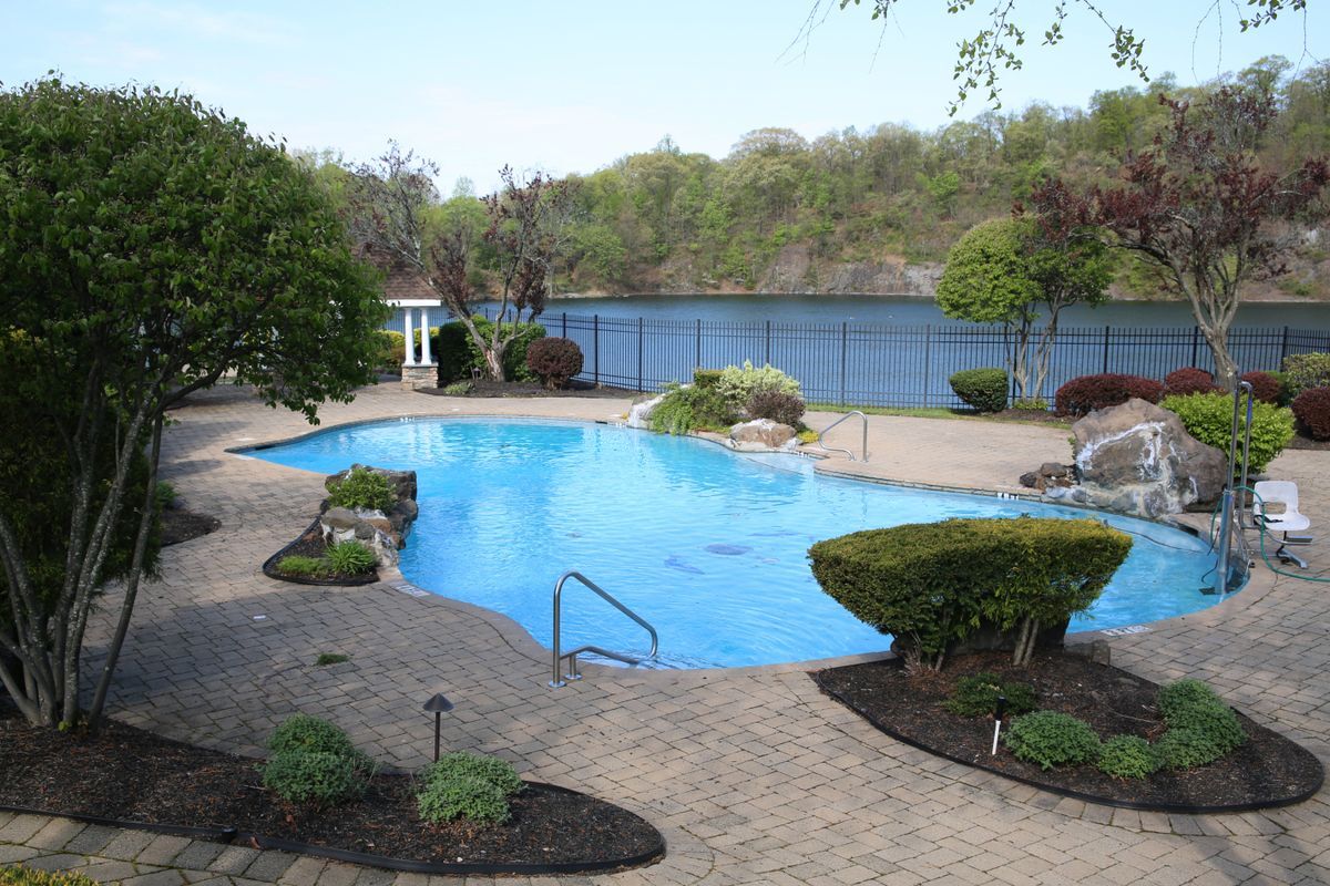 Building Photo - 18 Rosewood Ct