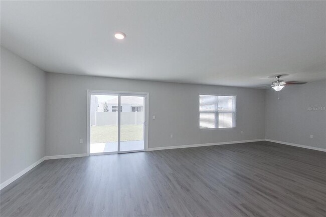 Building Photo - 8704 SW 44th Ct