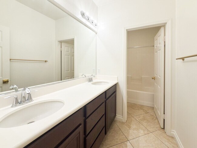 Building Photo - ~Temecula's Wolf Creek Community~ Beautifu...