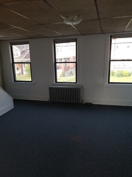 Living Room - 2411 Mount Troy Rd