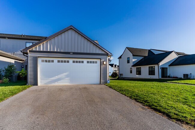 Building Photo - Stunning Single Family in Mechanicsburg