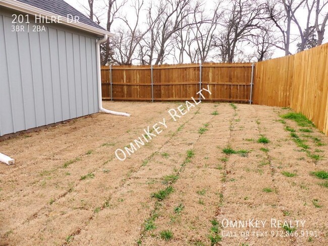 Building Photo - 201 Hilre Dr
