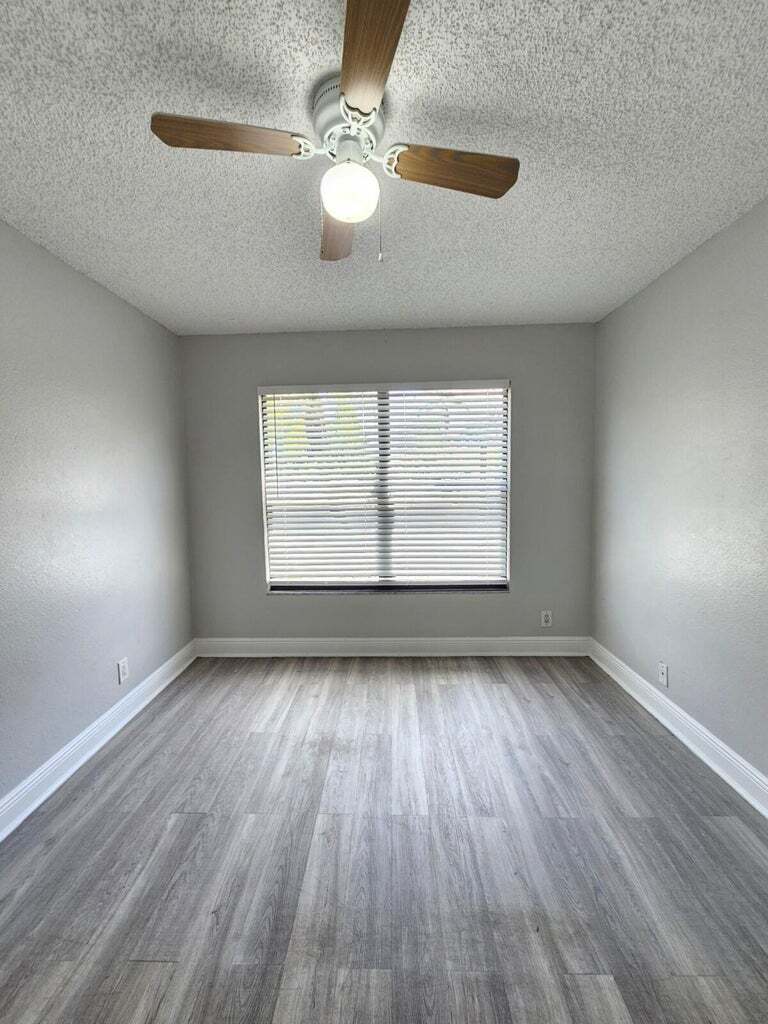 Building Photo - 1453 Lake Crystal Dr