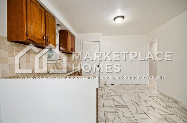 Building Photo - 18445 Teppert St