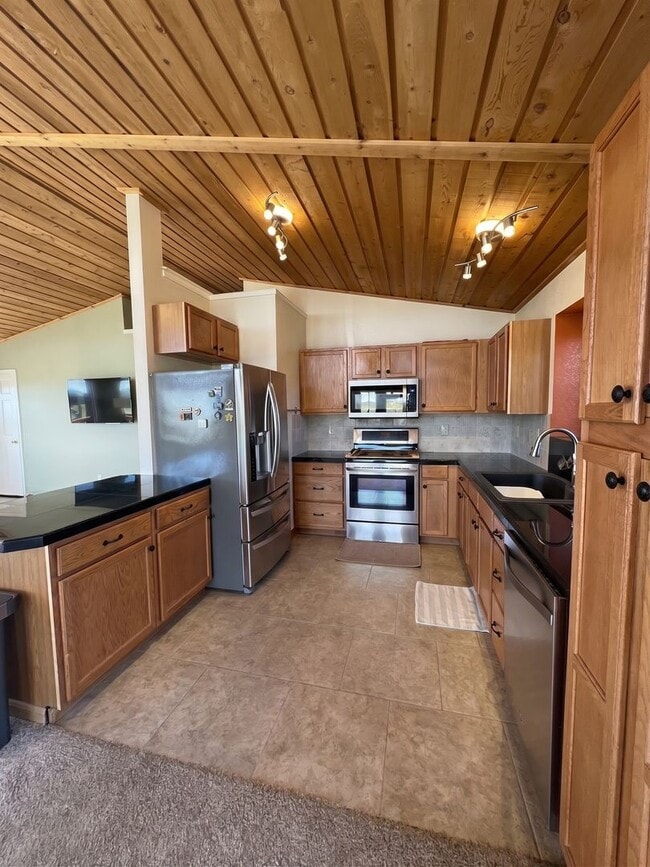 Building Photo - Foxtail Pines! 5 acres! Open floor plan!