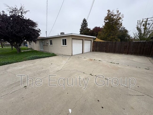 Building Photo - 600 N Dickran Dr