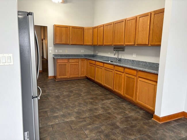 Building Photo - 16649 Oak Park Ave