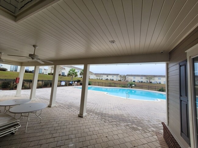 Building Photo - 803 Majestic Dr