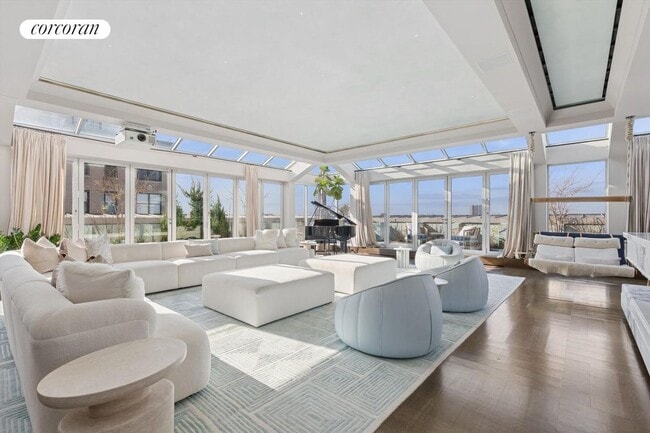 Building Photo - 190 Riverside Dr