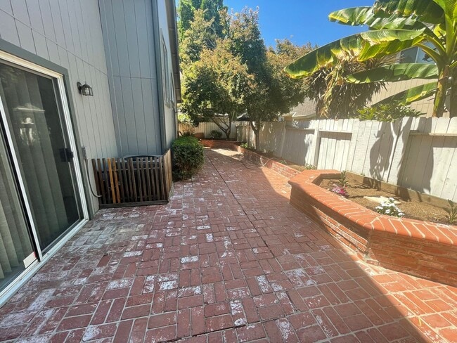 Building Photo - 3 Bedroom 3 Bath Home in West Natomas