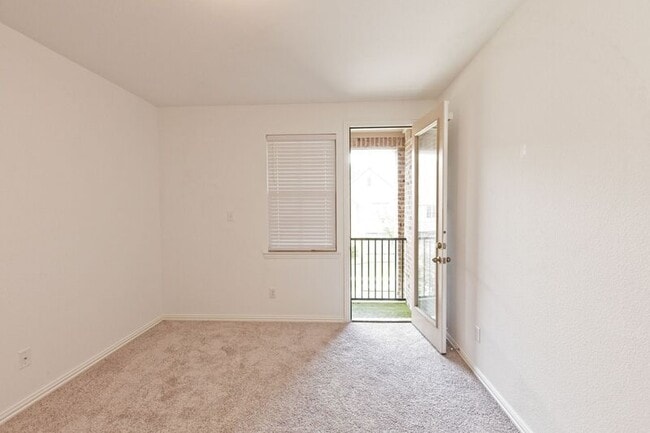 Building Photo - 3116 Gaylord Dr