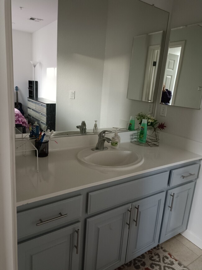 Building Photo - 135 Parc Place Dr