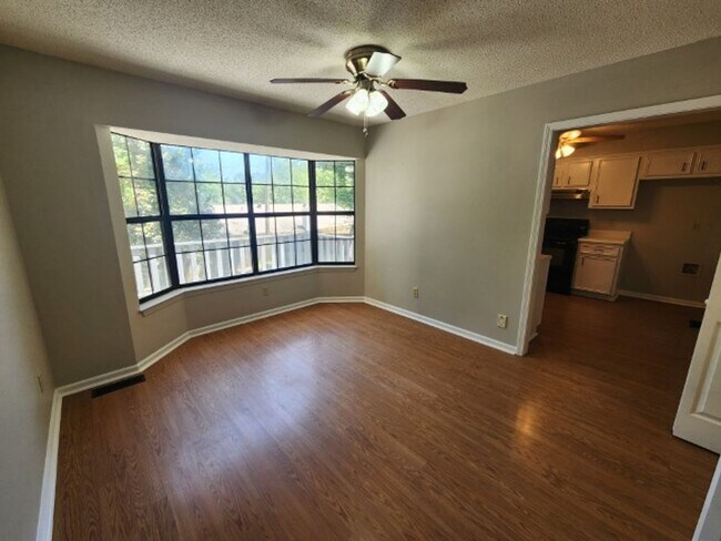 Building Photo - 309 Shadow View Dr