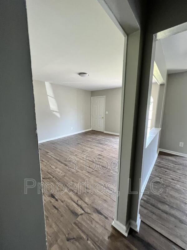 Building Photo - 1322 Ely Rd