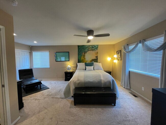 Building Photo - Spacious 2 bedroom plus a den 2 bath 2 car garage in Northwest Reno!