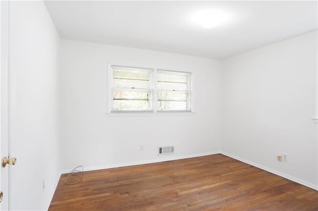 Building Photo - 3075 Stratford Arms Dr