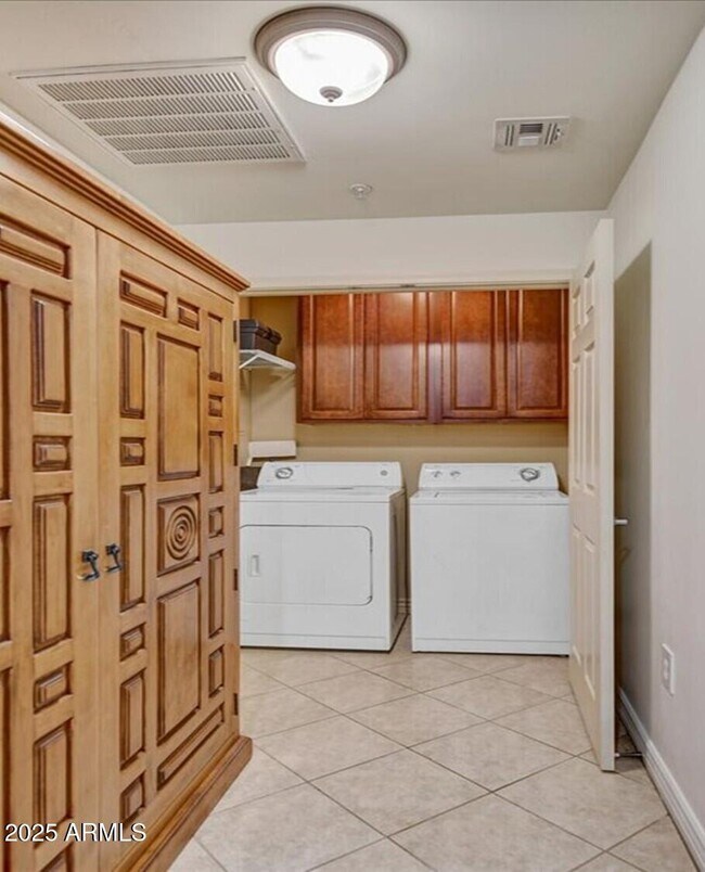 Building Photo - 5450 E Deer Valley Dr