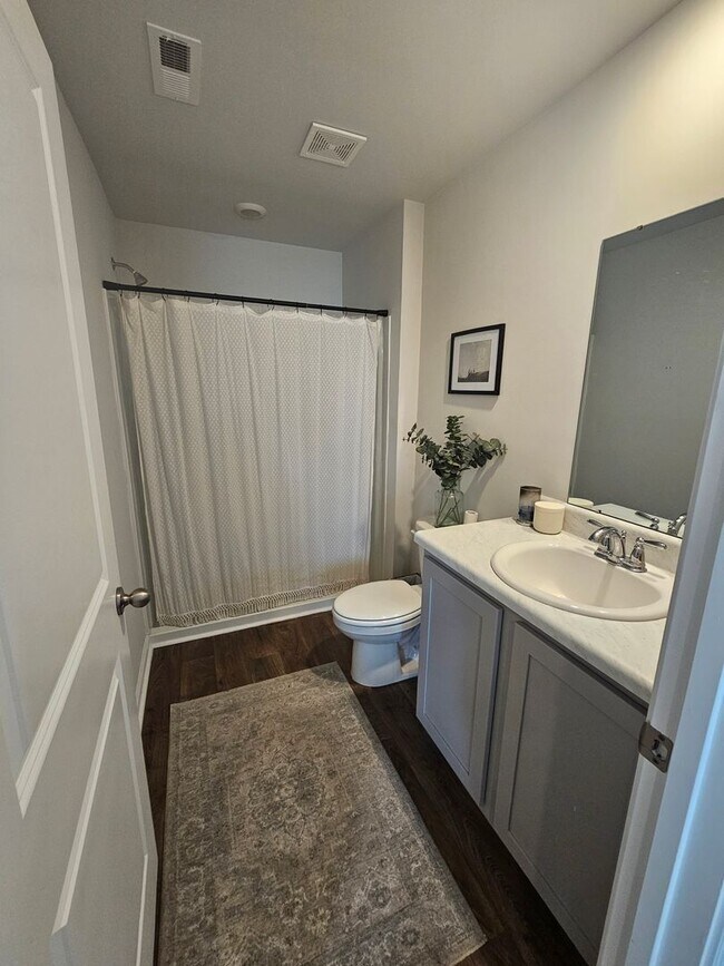 Building Photo - 4 Bedroom Home in Surf City!