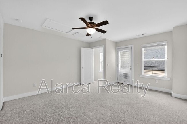 Building Photo - 2727 Grand Union Way