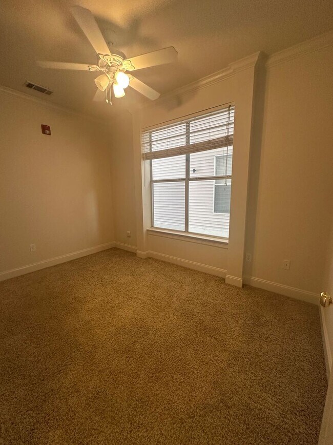 Building Photo - 12386 River Highlands Dr