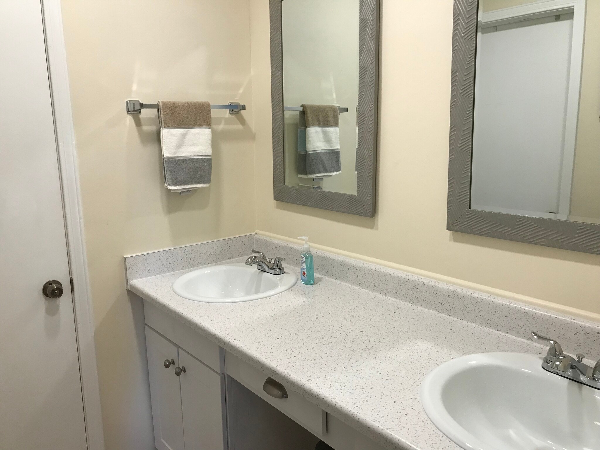 Full bathroom upstairs - 500 Aries Dr