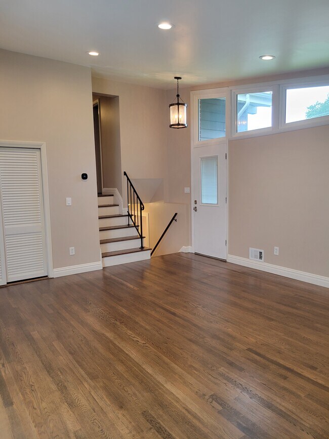 Building Photo - 1107 N Pegram St