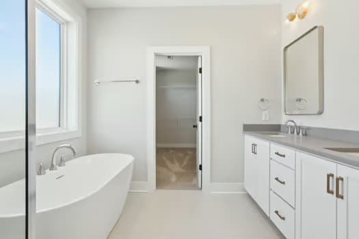 Building Photo - 107 E 9th St