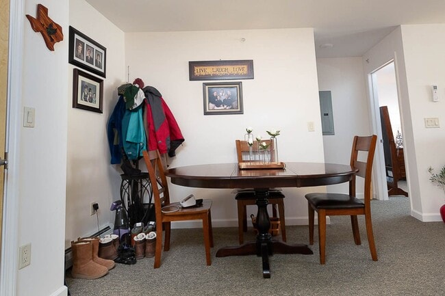 Building Photo - 2 bed, 2 bath independent senior living (55+ years of age) heat, hot water, & electricity include...