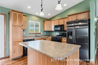 Building Photo - 925 Crimson Ct