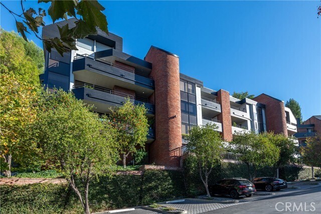 Building Photo - 4774 Park Encino Ln