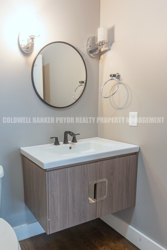 Building Photo - 9618 Shooting Star Cir