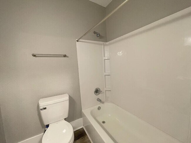 Building Photo - 18 Iowa St