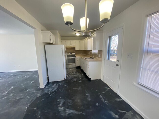 Building Photo - 2502 Jeanne McQueen Pl