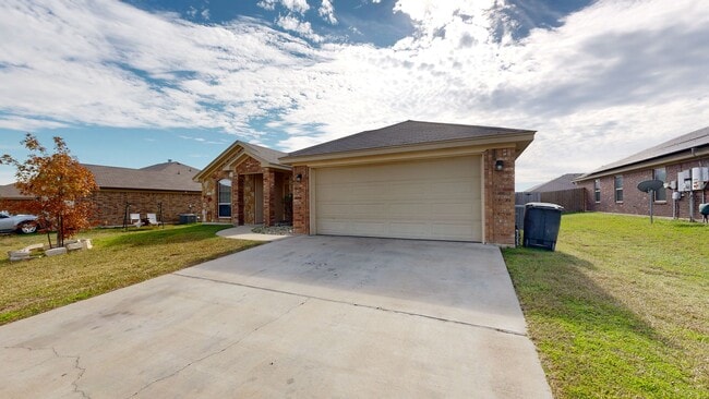 Building Photo - 2 WEEKS FREE RENT + $1,895 ONE STORY 4 BEDROOM WITH 3 FULL BATHS
