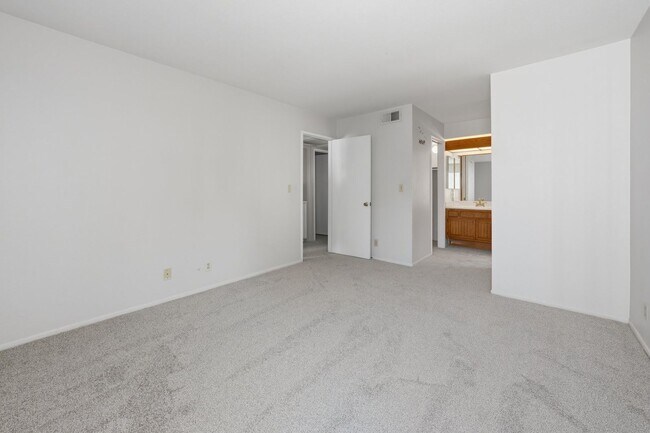 Building Photo - 26842 Claudette St