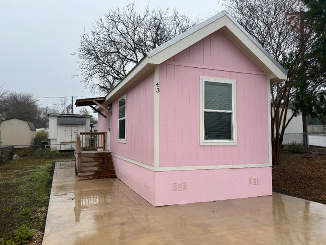 Building Photo - 5215 Crestway Rd