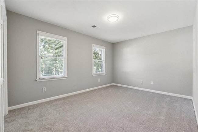 Building Photo - 3761 Ridge Rd SE