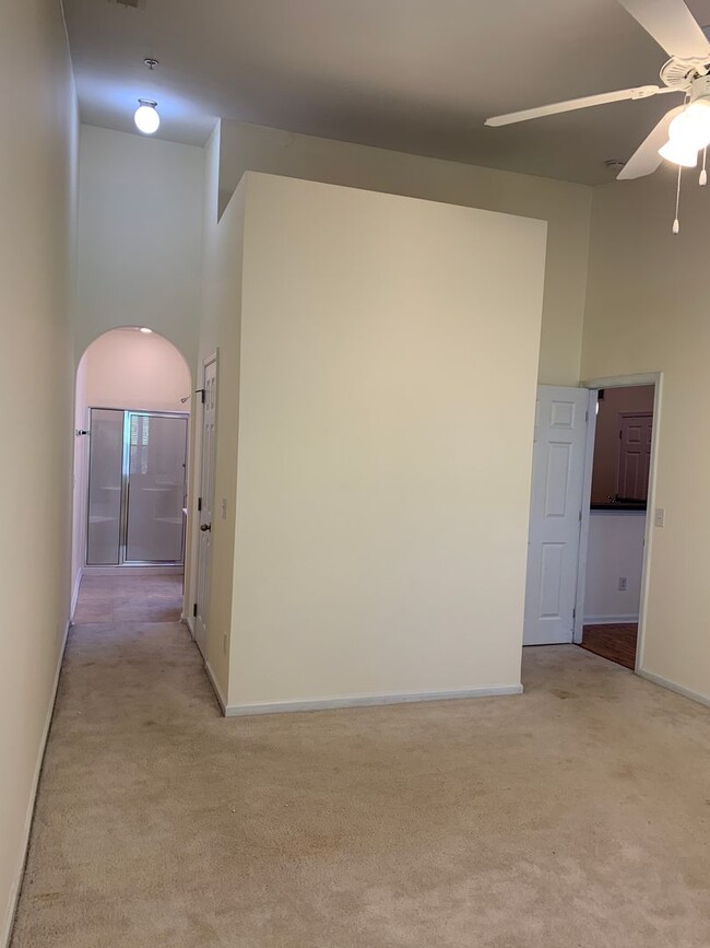 Building Photo - 2 Bedroom 2 Bath Condo on Botsford Court A...