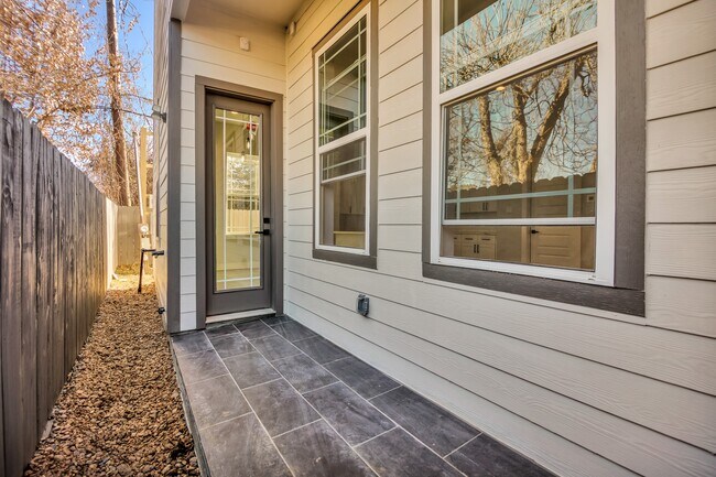 Building Photo - 4924 Winnetka St