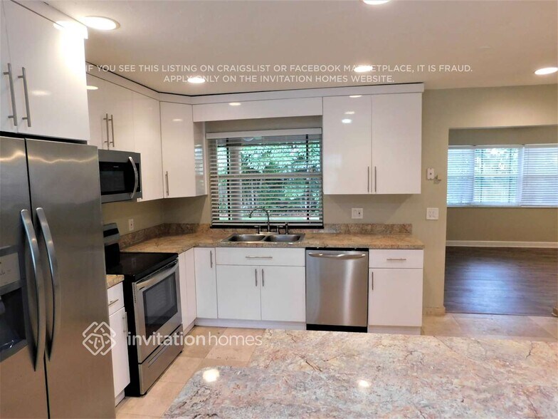 Building Photo - 5620 SW 119th Ave