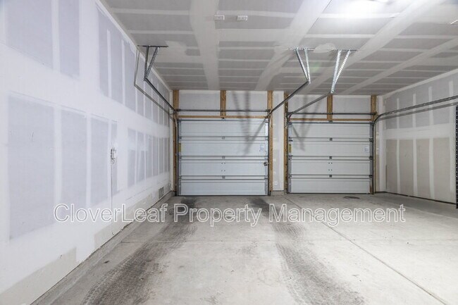 Building Photo - 308 Rustic Springs