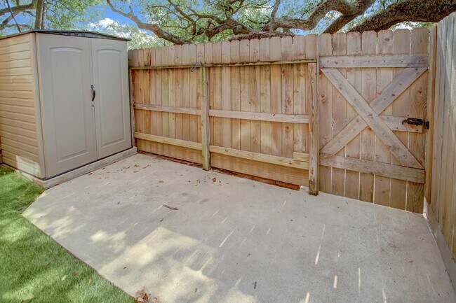 Building Photo - 1601 S Shepherd Dr